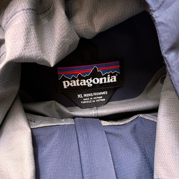 Patagonia Blue Raincoat with Hood and Technical Fabric - Picture 2 of 12